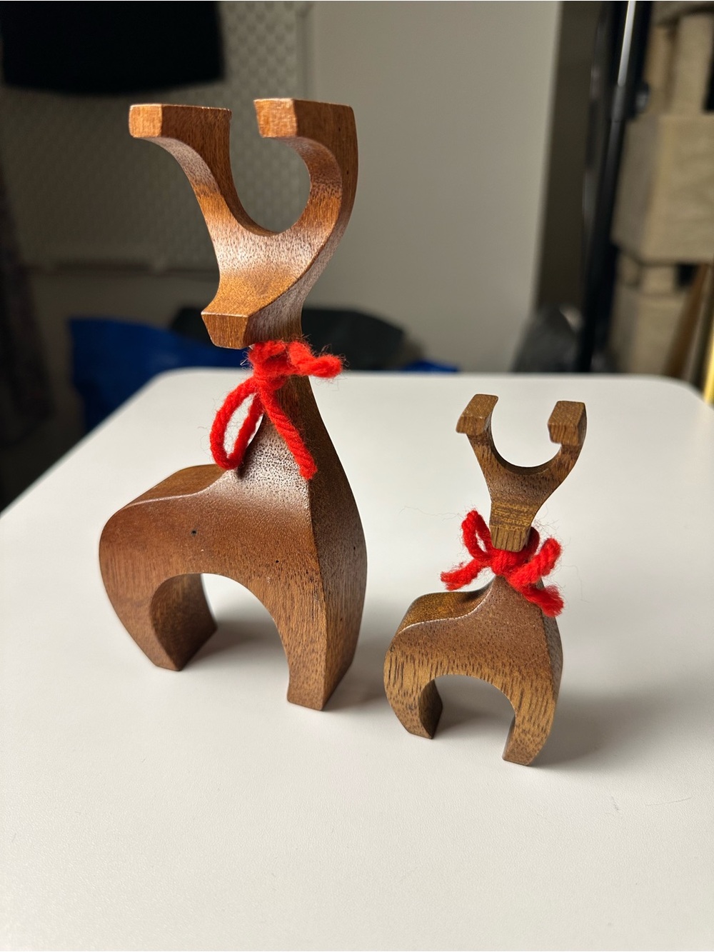 Vintage MCM Scandinavian/Danish-style Wooden Reindeer Mother & Fawn Figurine Set - Picture 5 of 13